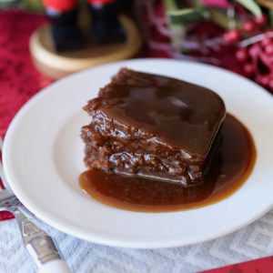 "Sticky Toffee Pudding" con Salsa de Caramelo